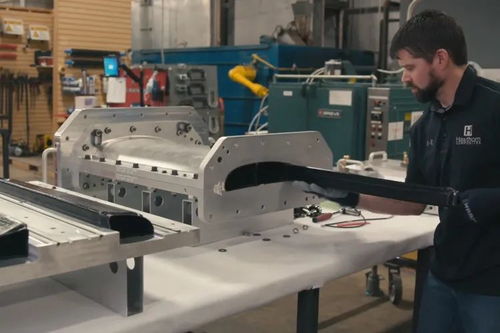 使用碳纖維編織布和rtm工藝制造共固化機(jī)翼結(jié)構(gòu)